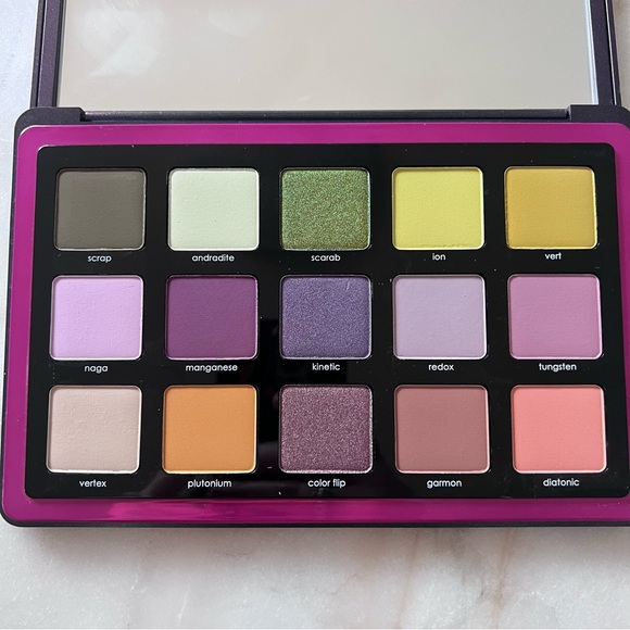 Natasha Denona Triochrome Eyeshadow Palette - Picture 2 of 4